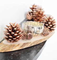 From christmas vignettes to table centerpieces. 15 Diys To Dress Up Your Coffee Table For Christmas