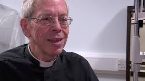 Robot operates inside eye in world first