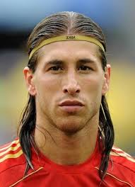 84 Fussball Haarschnitte Die Sie Wie Ein Superstar Aussehen Lassen Alles Fur Die Besten Frisuren In 2020 Soccer Hair Sergio Ramos Hairstyle Sergio Ramos Long Hair