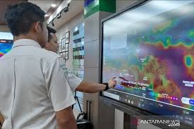 Bmkg cuaca ekstrem masih berlangsung hingga mei 2021. Bmkg Cuaca Di Sebagian Besar Wilayah Indonesia Cerah Berawan Antara News