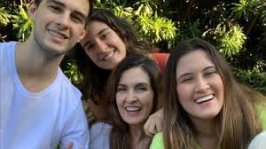 Veja mais ideias sobre william bonner, fatima bernardes, fatima. Fatima Bernardes Reune Os Filhos E Tulio Gadelha Para Foto Especial De Dia Das Maes