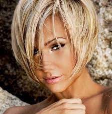 Le visage allongé peut au contraire choisir un carré plongeant court bien marqué avec une frange. Carre Plongeant Degrade Visage Rond Coiffure Carre Plongeant Coiffure Carre Court Carre Plongeant Court Effile