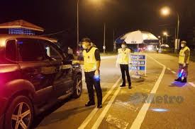 Check spelling or type a new query. Enggan Patah Balik Cabar Polis Untuk Bertumbuk