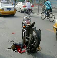 These Top 40 Cracky Motorbike Pictures Will Make You Lose Your Mind Funny Accidents Bike Accident Funny Motorcycle