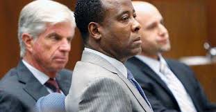 El médico dio a Michael Jackson cuatro veces más propofol de lo que declaró