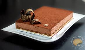 Qui Ne Connait Pas Le Trianon Ce Fameux Gateau Au Chocolat Avec Une Couche De Praline Craquant A L Gateau Rectangulaire Recette Dessert Mousse Au Chocolat