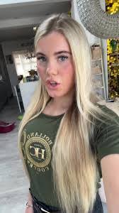 Mindy Gentry's Instagram, Twitter & Facebook