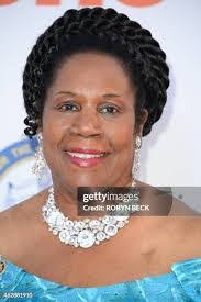 Sheila Beaton's Instagram, Twitter & Facebook