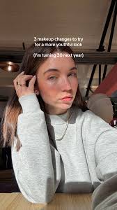 How to Look Younger in Your 30s Makeup