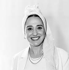 מה שקורה בארץ הוא שהפתרון למצב, נמצא בידיים של הבעיה.