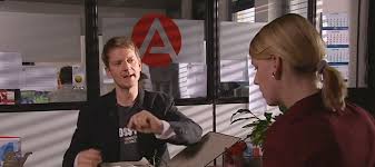 Das sgb iii sieht vor, dass du dich spätestens drei monate, bevor dein arbeitsverhältnis endet, als arbeitssuchend meldest. Arbeitsamt Arbeitssuchend Melden Online Ist Ganz Einfach