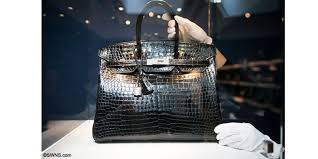Here are 20 best brands that not only offers sturdy bags but also stylish designs for all budget. Top 10 Most Expensive Handbags Of 2021 From Hermes To Mouawad Financesonline Com