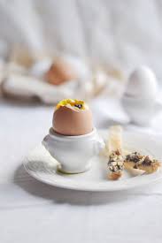 Oeufs A La Coque Et Mouillettes Beurre De Cavair Noisettes Stylisme Culinaire Oeuf A La Coque Alimentation