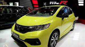 Desain terbarunya yang selalu futuristic dan sporty selalu memikat hati kaum inovasi yang terus dikembangkan pada honda jazz yang resmi dirilis pada 26 juli 2017 ini memang diterapkan sebagai salah satu upaya dari pihak. Honda Jazz Rs New 2018 Exterior And Interior Youtube