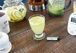 Cocktail Vitamine Pomme Citron Kiwi 2e Journee D Eau Detox The Vert A L Ananas Pour Mon Chaton Periode Difficile Des Beer Glasses Beer Mug Glassware