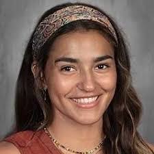 Kelly Hentges's Instagram, Twitter & Facebook