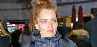 (c) 2004 sony (turkiye) muzik ve sanat a.s. Nil Karaibrahimgil Oglu Icin Gezdi Turkiye Aktuel