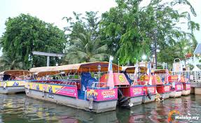 The melaka river cruise is a great way to see the sights of melaka at a leisurely pace, in comfort and without breaking the bank. Malacca River