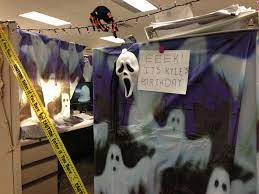 Work office decorating ideas for the busy professional decor id. Halloween Theme Cubicle Decorating Halloween Cubicle Office Halloween Decorations Halloween Cubicle Decorations