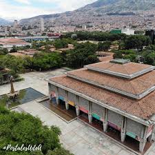Somos una unidad adscrita a la vicerrectoría de docencia de la universidad de antioquia que busca promover e instalar otras formas de enseñar, aprender y producir conocimiento de manera colaborativa que, mediante la humanización de la enseñanza y sin masificar la formación, contribuyan a ampliar la oferta educativa de la universidad a nivel de pregrado, posgrado y educación continua a. Llebfszpyw3bzm