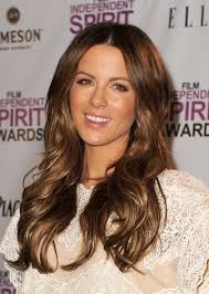 The actress debuted her golden mane while she was on set filming her new movie. Luxurious Long Wavy Hairstyle From Kate Beckinsale Hairstyles Weekly