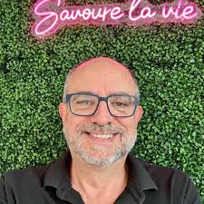 Have you heard?! Thursday's are for oysters!🦪 @bleuvt is shucking $1  oysters every Thursday from 4-6pm or while supplies last! Don't miss 'em!