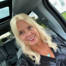 Casual dinner spot with burgers and cocktails?