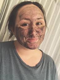 Clear skin folks what y'all be using 😭😞