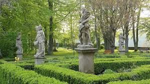 Tucked behind the hofburg, the burggarten is a leafy oasis amid the hustle and bustle of the ringstrasse and innere stadt. Burggarten Rothenburg Frankens Paradiese