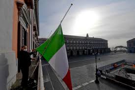 Riscopri l'orgoglio di essere italiano e invita tutti i tuoi amici a condividere questa pagina Tricolore D Italia A Mezz Asta Per Il Coronavirus Sindaco Ammaina Bandiera Ue Cronaca Ansa