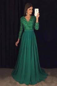 Robe de soirée vert émeraude fendue sur le coté. Robe De Soiree Longue Naturel De Princesse De Col En V De Traine Courte Photo 1 Robe Soiree Longue Robe De Soiree Longue Robe De Soiree Verte