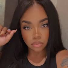 Ashley Vera's Instagram, Twitter & Facebook