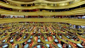 The casino is a massive playing area with nearly 500 open gaming tables, 30 rooms for private gaming and some 1,600 'jackpot machines'. Man Arrested For Alleged Cheating At Marina Bay Sands Casino Singapore News Top Stories The Straits Times