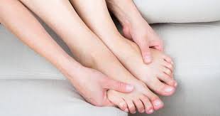 Bila ini bisa bermanfaat untuk melancarkan aliran. Bagaimana Cara Mengatasi Kaki Bengkak Saat Hamil