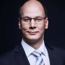 Unterwegs den kontostand prüfen, dringende überweisungen erledigen oder einen geldautomaten finden: Hendrik Holz Prokurist Vr Bank Oldenburg Land Eg Xing