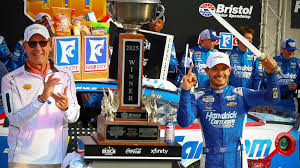 Larson Dominates Thunder Valley – Bluegrass Sports Nation