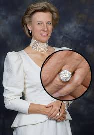 Birgitte Duchess Of Gloucester Engagement Ring Here S The Closest Look You Ll Get At Royal Rings Through The Years Royal Engagement Rings Royal Rings Royal Engagement