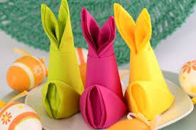 Servietten Falten Anleitung Osterhase Aus Papierserviette Gefaltet In Verschied Servietten Falten Ostern Papierservietten Falten Servietten Falten Weihnachten