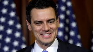 Author of email privacy bill signs off