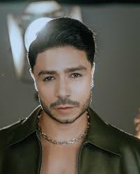 Daniel Calderon's Instagram, Twitter & Facebook