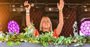 1000s of new photos added daily. Kat Kerkhofs Krijgt Kritiek Als Dj Op Tomorrowland Maar Ze Geeft Dat Optreden Volledig Gratis Showbizz Hln Be