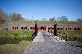 Op deze unieke plek, op de grens van de romeinse limes en in de nieuwe hollandse waterlinie, komen cultuur en natuur samen. Fortenroute Utrecht Fietsen Langs De Nieuwe Hollandse Waterlinie