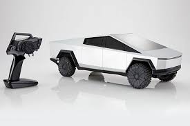 Sejak kebelakangan ini, alat kawalan jauh yang boleh terbang 'dron' mendapat sambutan yang baik di seluruh dunia. Kereta Kawalan Jauh Hot Wheels Tesla Cybertruck Dengan Harga Rm1 676 Fuzz My