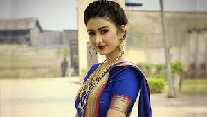 You Will Thank Us For This 7 Step Guide To Don A Traditional Maharashtrian Saree Zee5 News We also see her wearing colourful bangles, anklets and a golden belt to complement her looks. traditional maharashtrian saree