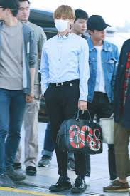 Bts V S Gucci Airport Fashion Makes Him Look Like A Rich Ceo S Son Koreaboo Bts Inspired Outfits Fashion Taehyung Gucci