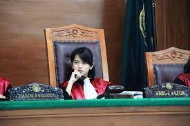 Explore tweets of tante menawan @tantecantik12 on twitter. Viral Foto Hakim Cantik Dan Imut Netizen Minta Divonis Cinta Seumur Hidup