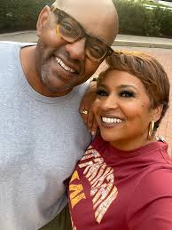 Thank you Marc Clarke for surprising me with a cup of coffee during my live  reporting this morning♥️…What a fun tailgate at our @wusa9 studios🏈 Let's  gooooo Washington Commanders