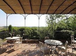 A La Recherche D Un Endroit Pour Deguster Le Meilleur Des Produits Du Terroir Provencal Dans Un Cadre Exceptionnel N Hesitez Plus Maison Restaurant Terrasse