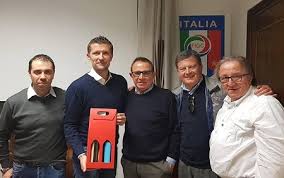 Kmren pas gw pimpin kalian msih dpet 1 poin, ini kalian kagak dpet poin. Aia Associazione Italiana Arbitri La Lezione Di Daniele Orsato Non Mollate Mai