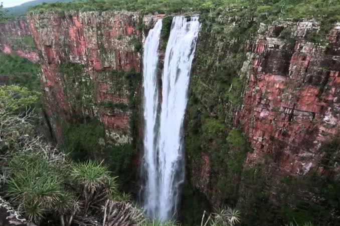 Cachoeira gigante de MT tem altura de pr&eacute;dio com 100 andares